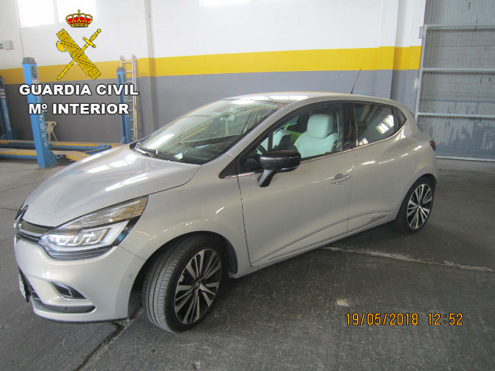 La Guardia Civil descubre un coche robado cuando pretendían embarcarlo hacia Melilla